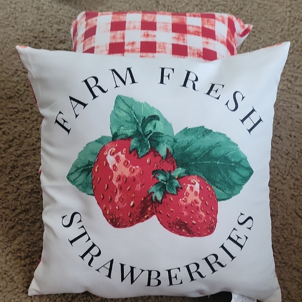 Farm Fresh Strawberries Decorative Pillow